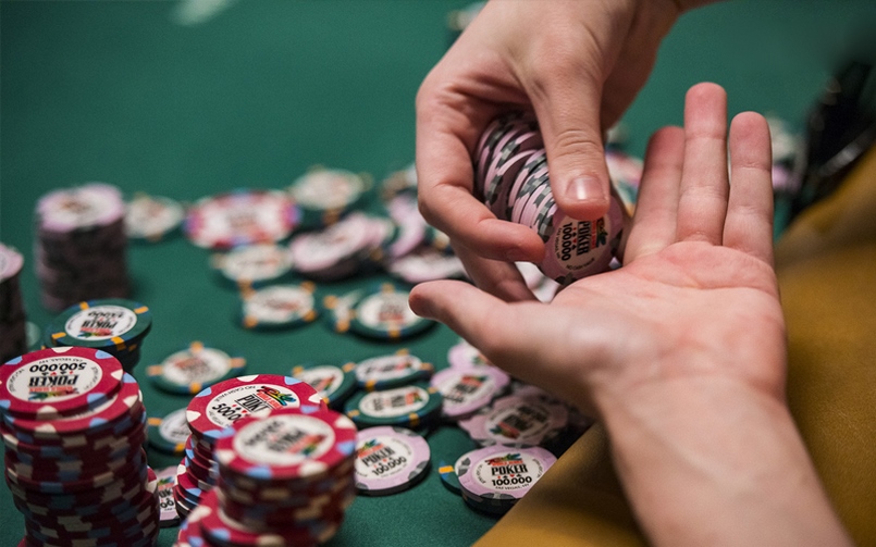 Những lý do mà người chơi nên áp dụng Bluff trong Poker là gì?